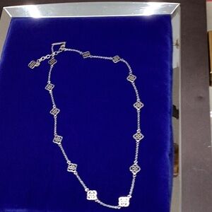 Kendra Scott necklace